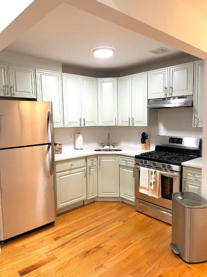 Modern Apartment With Parking & Quick Ride To Manhattan Нью-Йорк Экстерьер фото