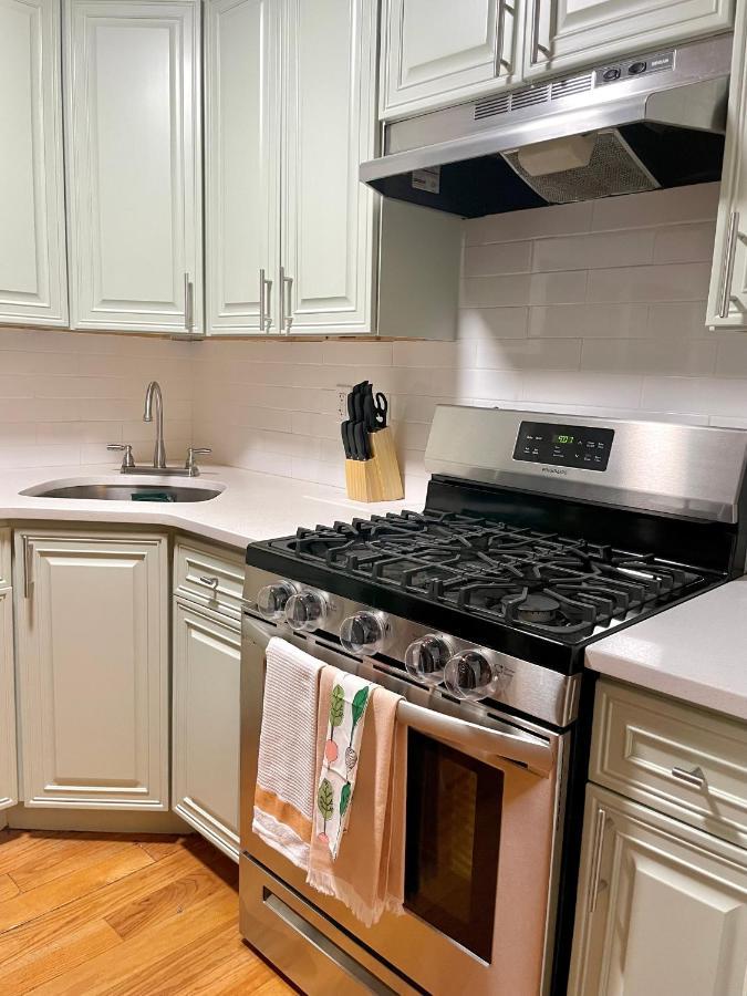 Modern Apartment With Parking & Quick Ride To Manhattan Нью-Йорк Экстерьер фото